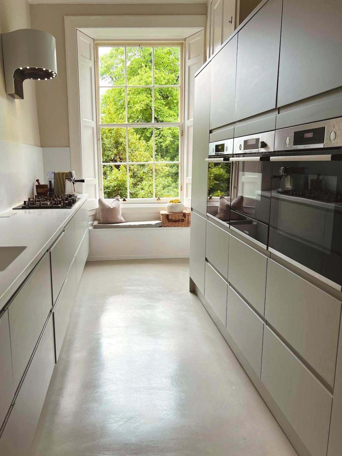 Designer Georgian In New Town Apartment